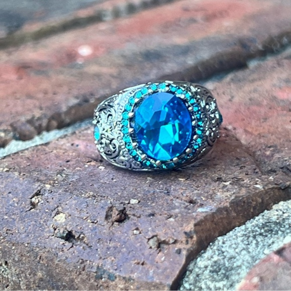Blue Gemstone filigree, Silver Costume Ring. Size 10